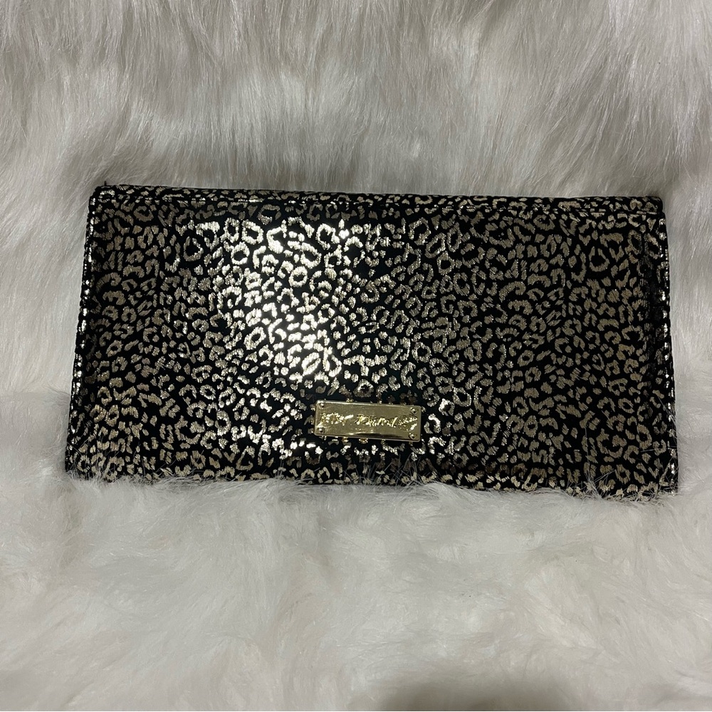 Chic Black and Gold Women's Clutch